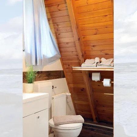 Zinnowitz, Finnhuette Am Ostseestrand Zinnowitz